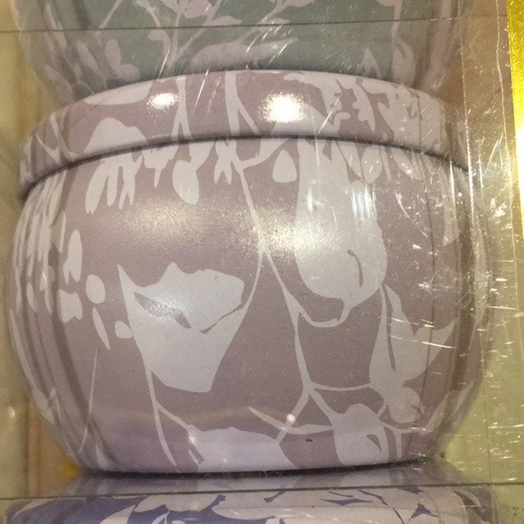 Susan Jacobs New York Scented Candle Floral Tins Trio NWT 3x3oz - Picture 3 of 16